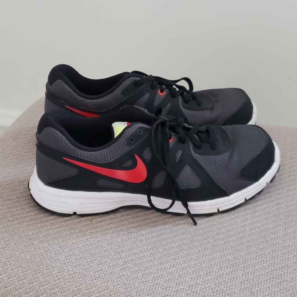 Black/grey nikes